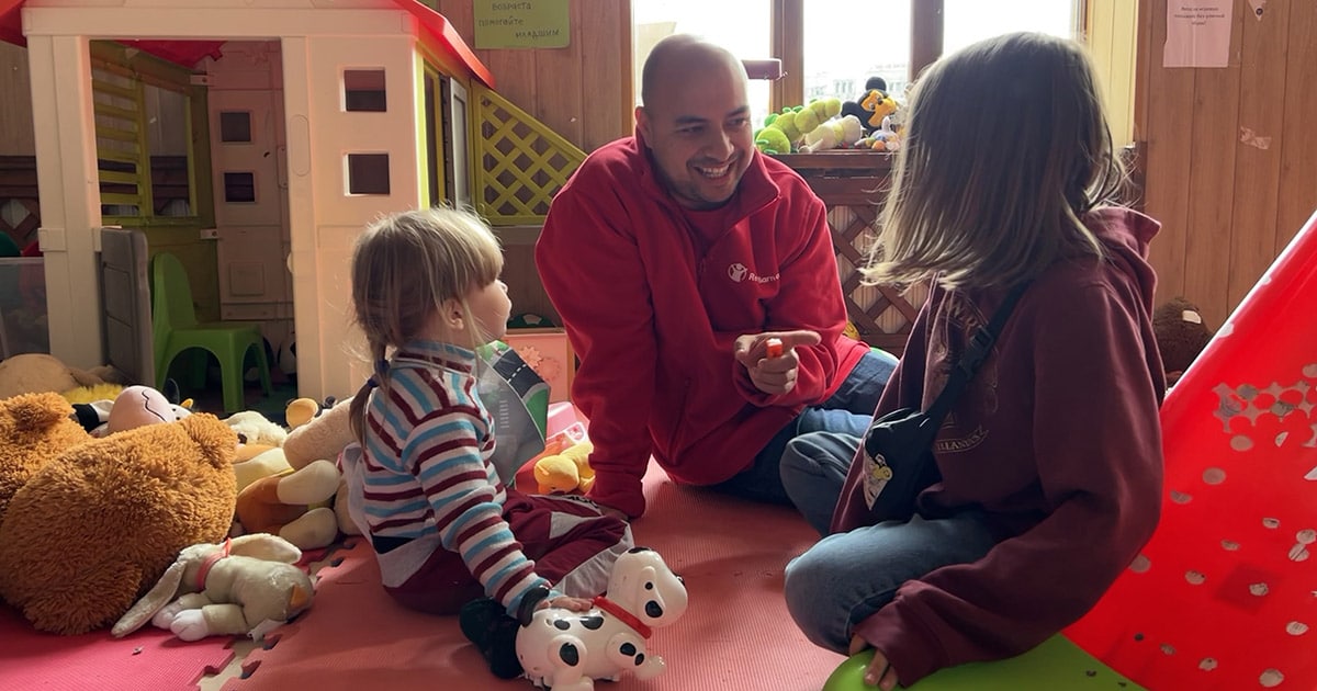 Han reiste tilbake for å hjelpe barn på flukt fra Ukraina