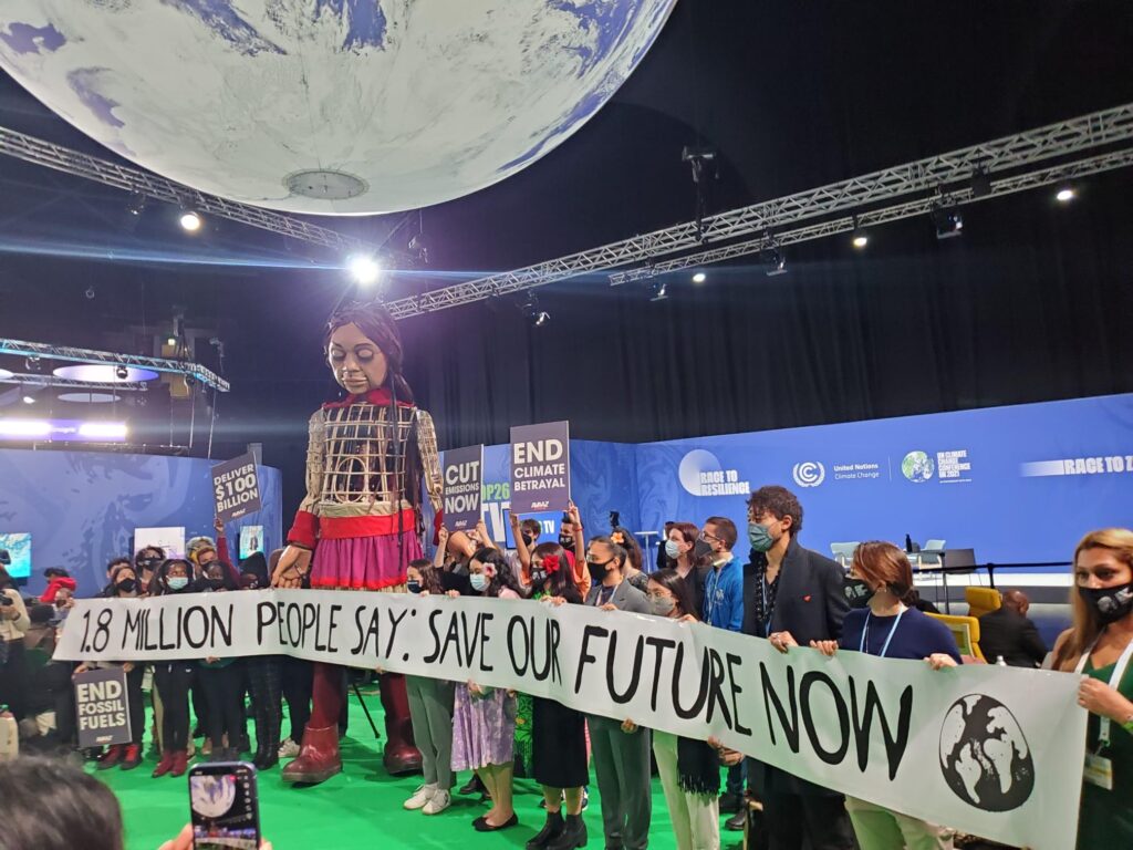 Aktivister protesterer på COP26 i Glasgow, FNs klimatoppmøte.