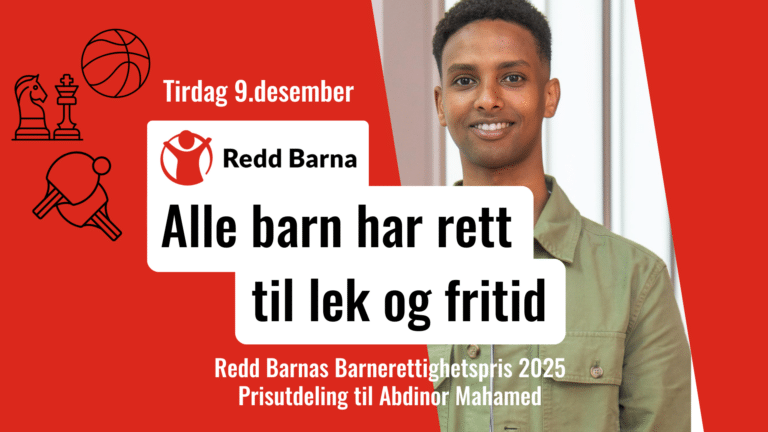 Foto av Abdinor Mahamed som tildeles Redd Barnas Barnerettighetspris 2025.