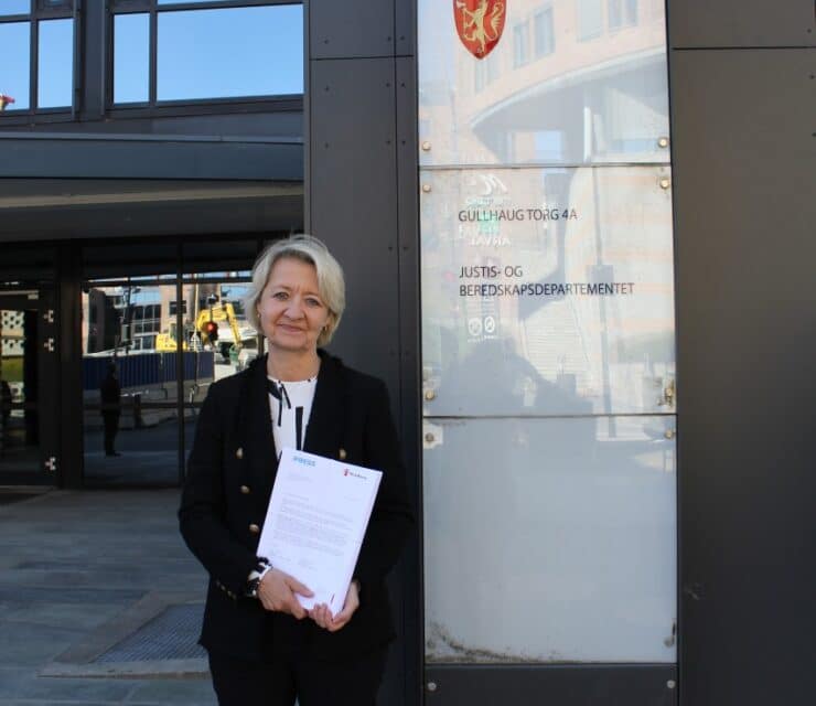 10 000 underskrifter til justisministeren