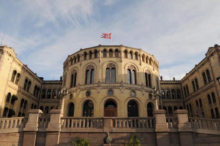 Fotografi av Stortingets fasade