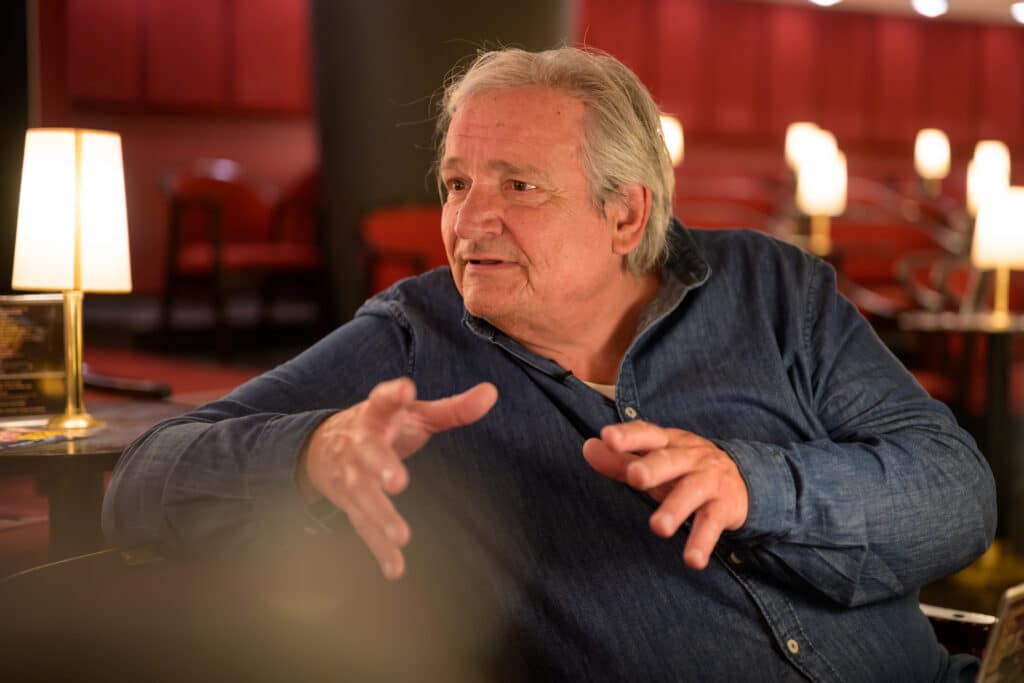 Tom Sterri i sal på Chat Noir