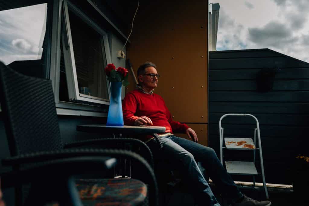 Asgeir Smevik på balkongen sin