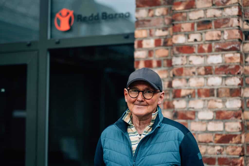 Asgeir Smevik portrett ved Redd Barna-hus