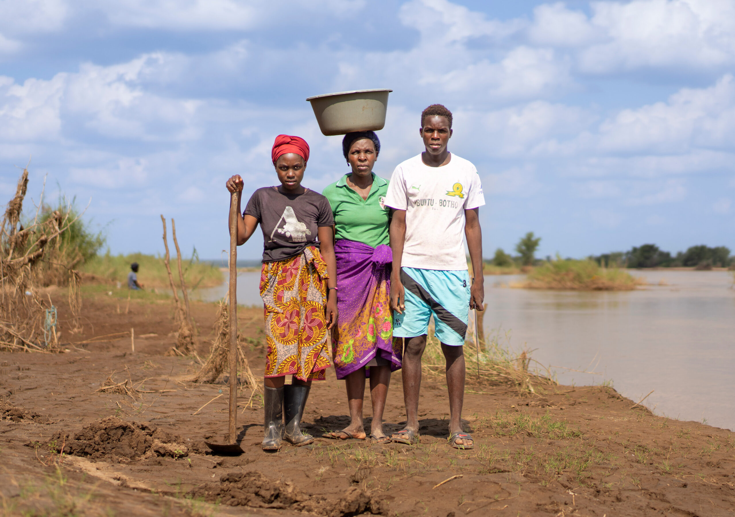 I januar flommet elven Limpopo over sine bredder. Hele avlingen til Carla ble ødelagt, og familien sto uten mat. Nå får de hjelp av Redd Barna gjennom et nytt femårig klimaprosjekt.