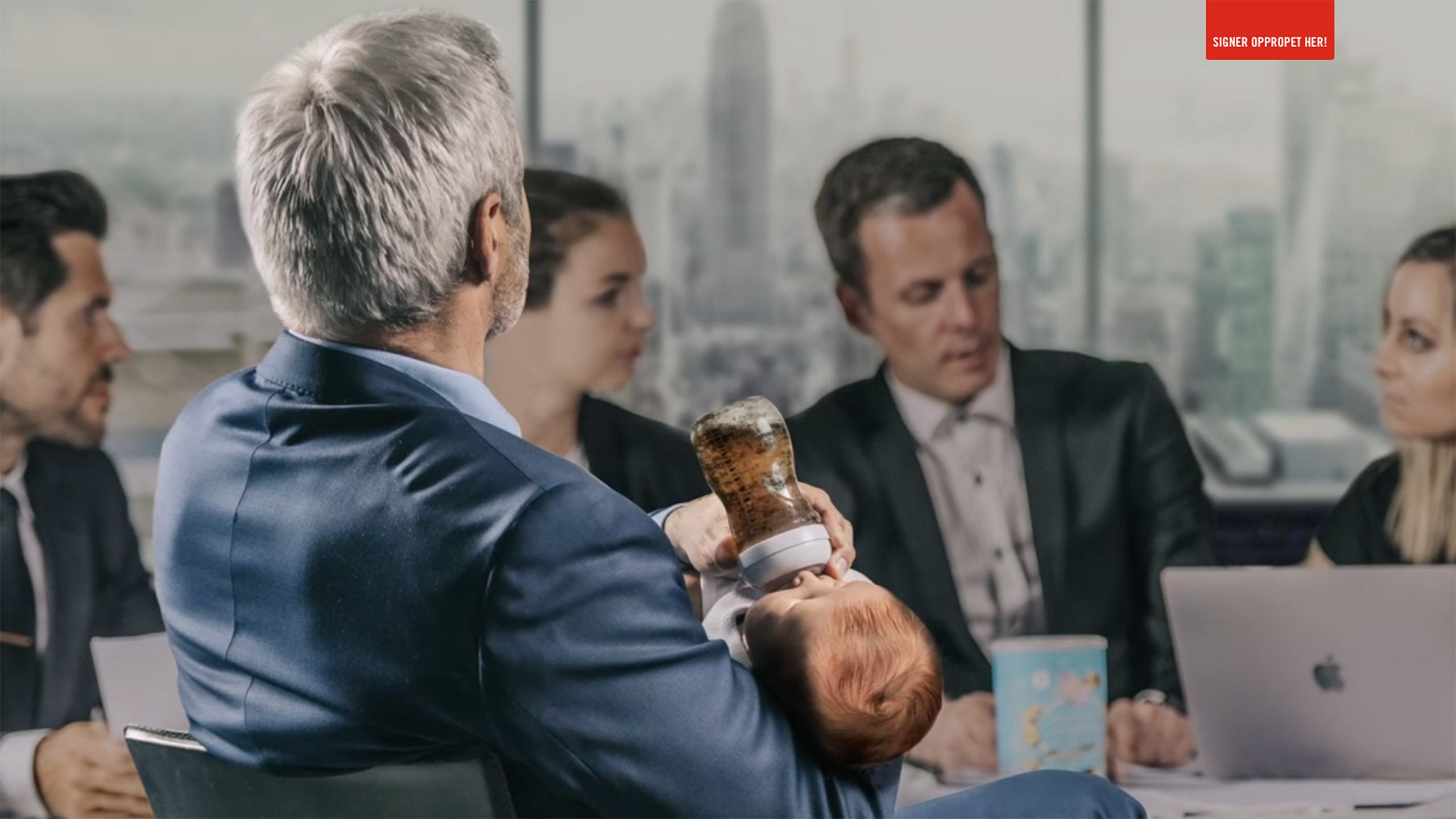 Illustrasjonsbilde av menn på et møte som gir baby morsmelkerstatning.