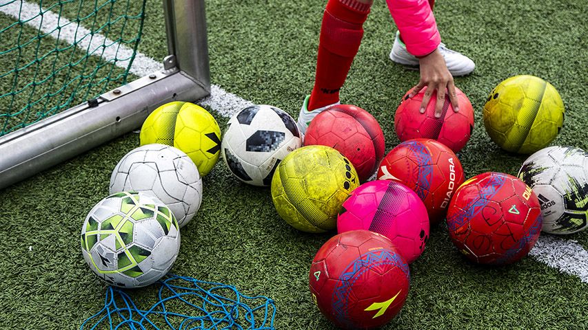 Fotballer i ulike farger.